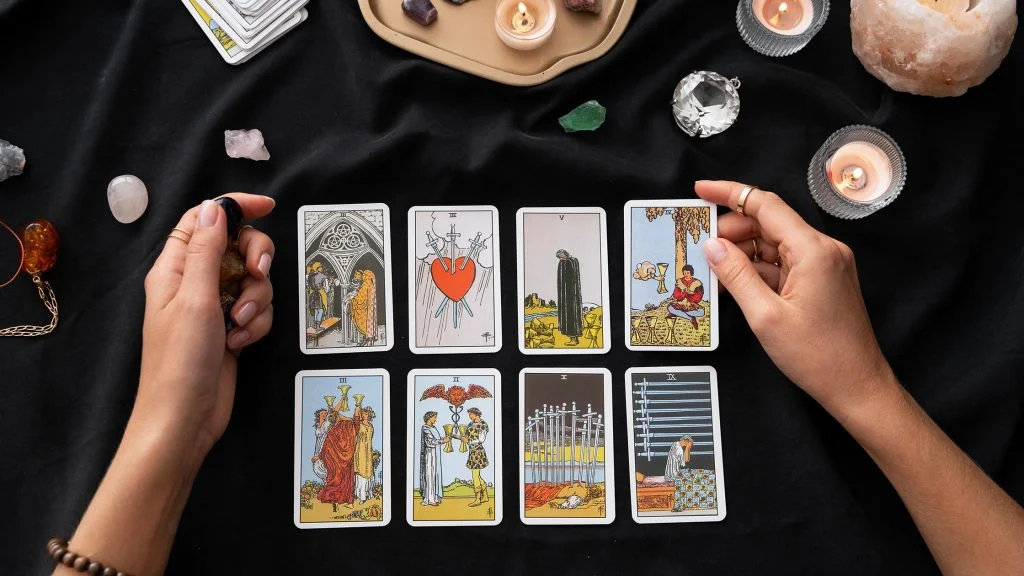 Kenapa Tarot Reading Begitu Memikat? Dari Refleksi ke Dior