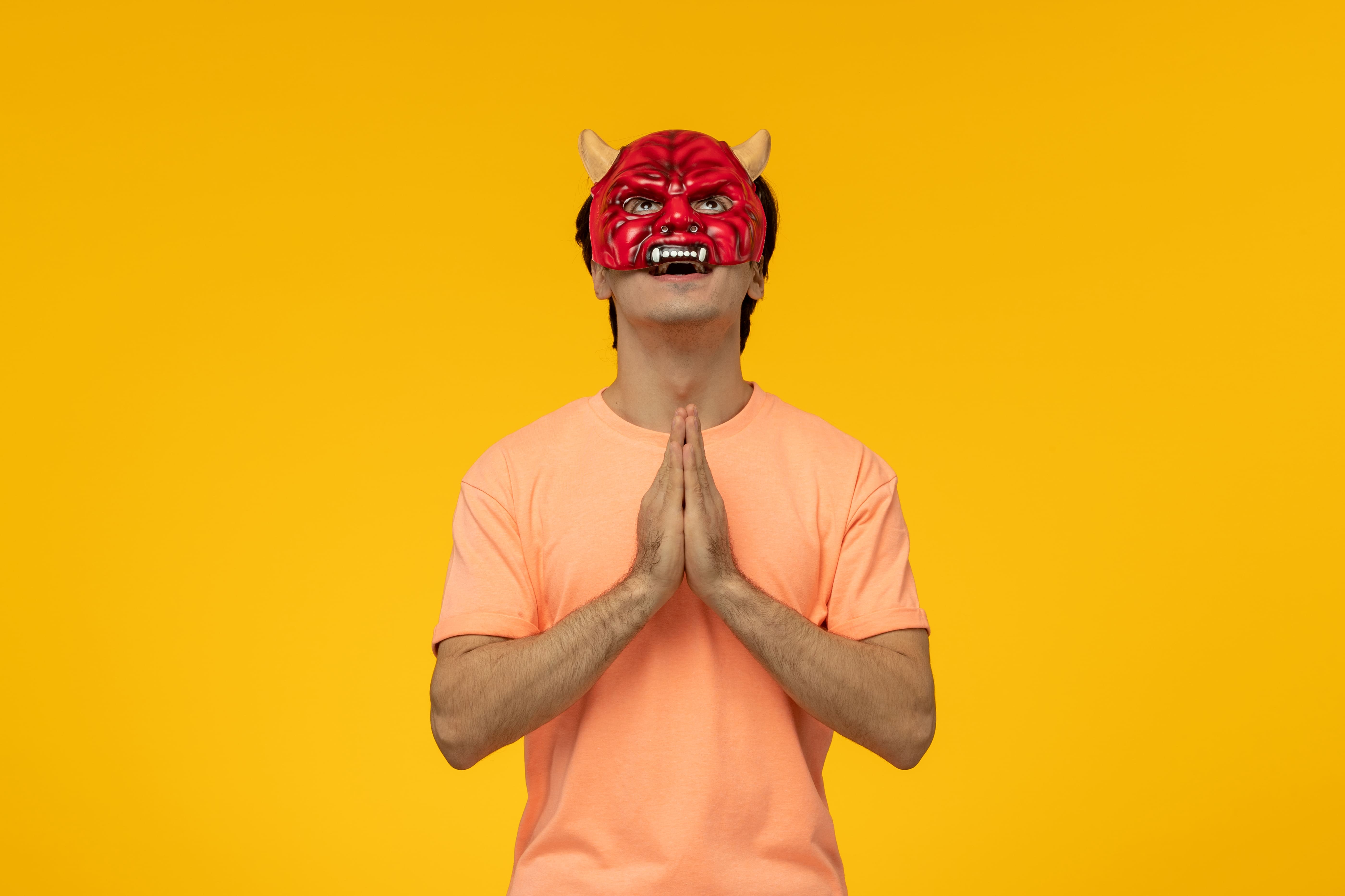 Toxic Positivity Spiritual: Ketika “Good Vibes Only” Justru Membuat Kita Lari dari Diri Sendiri